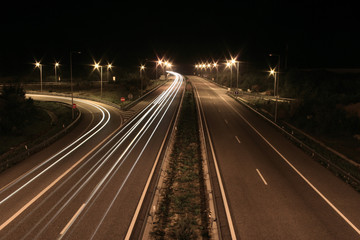 Fototapeta na wymiar Samochody przekroczenia prędkości na autostradzie