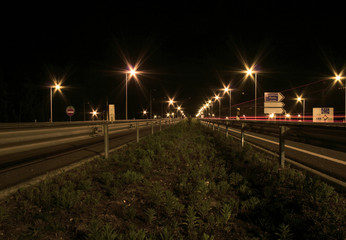 Fototapeta na wymiar Samochody przekroczenia prędkości na autostradzie