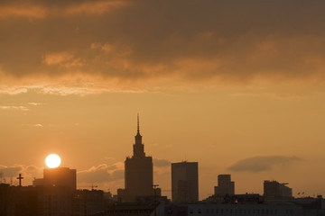 Fototapeta na wymiar Zachód słońca nad Warszawa