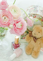 女の子の部屋のピンクのラナンキュラス