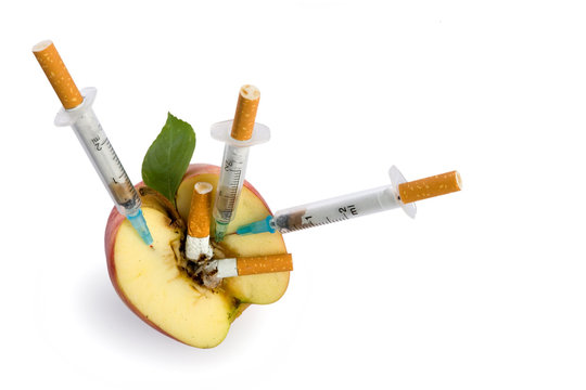 cigarette syringe in aple