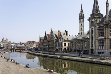 Fototapeta na wymiar Zioła Quai (Graslei) - Historic Centre of Ghent, Belgia
