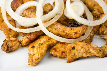 Gyros auf einem weißen Teller