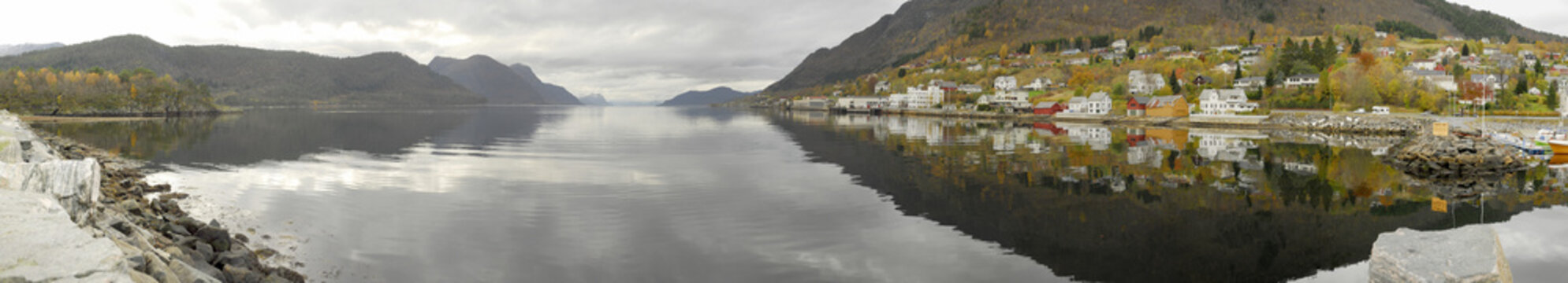Panorama-von-Storfjorden-in-Sjoholt