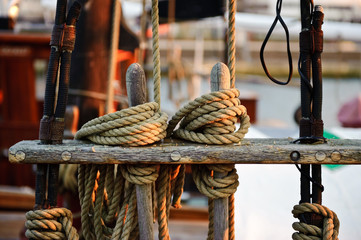 Taue auf einem Segelschiff