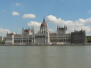 Fototapeta na wymiar Das Parlament in Budapest