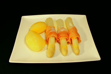 Spargel mit Lachsröllchen