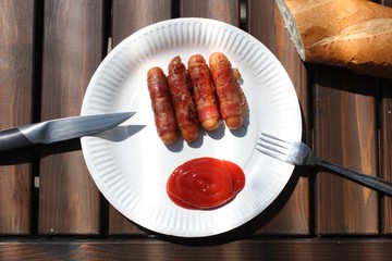 berner würstchen mit ketchup