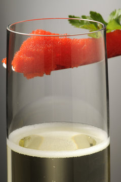 Spumante e uova di lompo