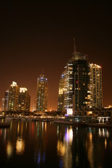Fototapeta na wymiar Dubai Marina nocą