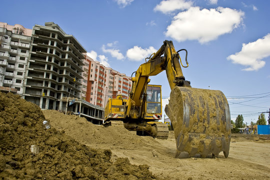 BIG Excavator at a construction site