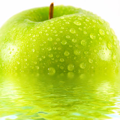 apple in water