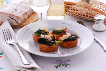 Crostini al cavolo nero e lardo - Antipasti della toscana