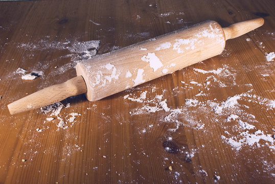 battledore on the table with flour