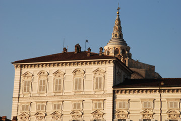 Fototapeta premium Torino, piazza castello e palazzo reale, cupola del duomo