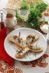 Crostini al tartufo scorzone - Antipasti della cucina toscana