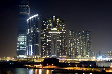 Obraz premium Hongkong - buildings complex by night