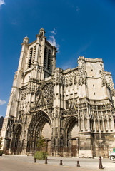 Fototapeta na wymiar Świętego Piotra Katedra Saint Paul de Troyes