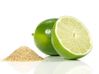 Limone mit braunem Zucker