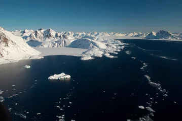 Papier Peint photo autocollant Cercle polaire Greenland, ice floe and mountains