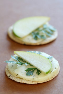 Havarti Cheese And Green Apple And Crackers