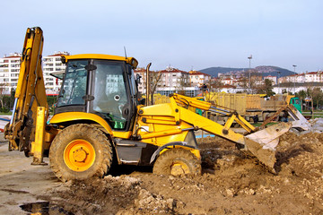 Obraz premium Construction Heavy Equipment - working in mud.