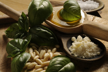 Ingredienti per il pesto alla genovese