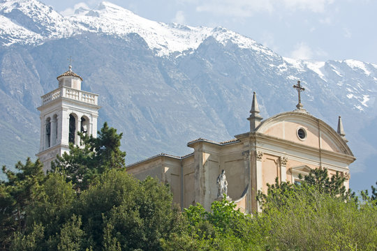 Kirche von Malcesine am Gardasee in Italien