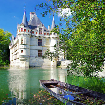 beautiful azey-le-redeau castle