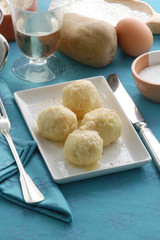 Knodel con le albicocche Marillenknodel - Dolci del trentino