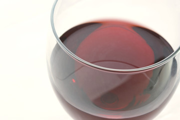 Rotwein in einem Glas