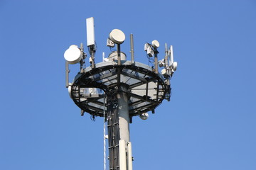 Gro&szlig;er Antennenmast