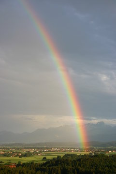 Regenbogen vor Alpenrand © Ursula Holstein