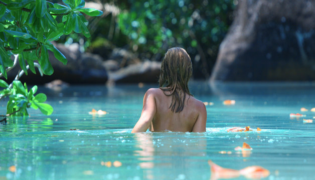 baignade dans l'oc&eacute;an indien