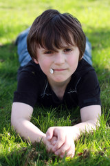 Fototapeta premium repos sur l'herbe