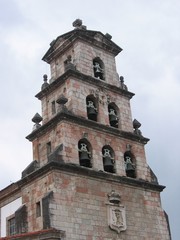 Fototapeta na wymiar Kościół parafialny wieża Cangas de onis