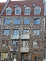 Kamienica ze świecącymi cegłami © Tomasz Sergej