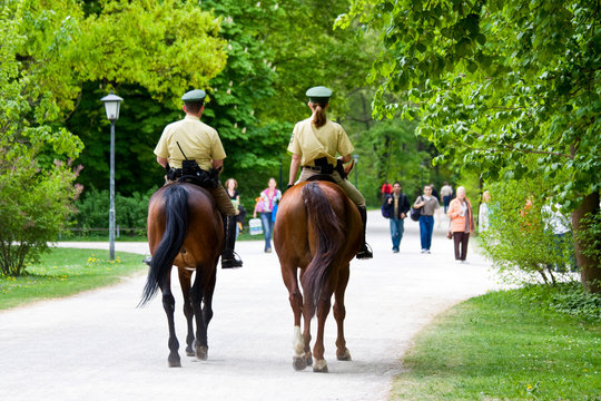 Polizei auf Pferd