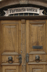 Holztür Haustür Holz Tür Eingang antik alt Apotheke