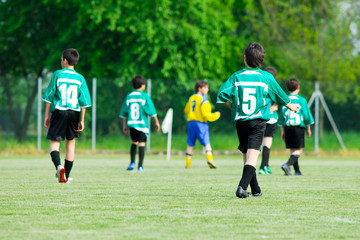 Fototapeta premium giovani calciatori