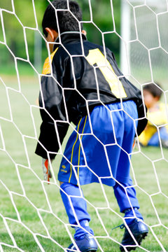 giovane portiere nella rete