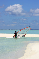 windsurfing dans les îles maldives