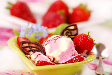 icecream with strawberry