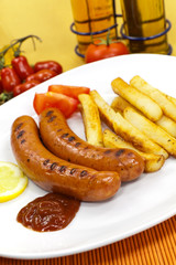 Bratwurst  mit Pommes Frites