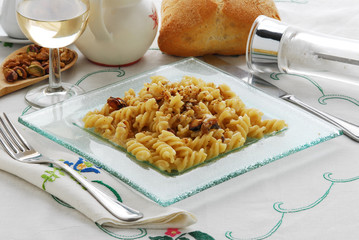 Fusilli al formaggio salva e noci - Primi piatti Lombardia