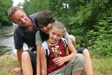 Fototapeta premium Famille dans la campagne
