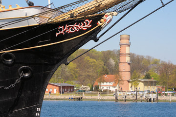 Alter Leuchtturm in Travemünde (Vordergrund: Passat) © Udo Kruse