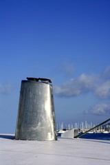 Obraz premium Boat stainless steel oval chimney blue sky