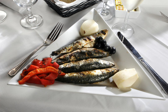 Braised sardines and pepper