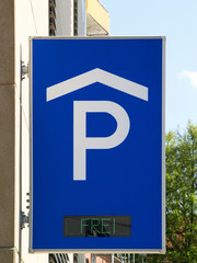 Schild Parkhaus frei